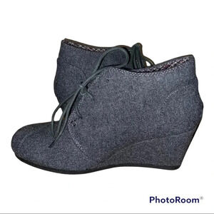 NWOT/Hot tomato womens gray wedges - sz 8.5